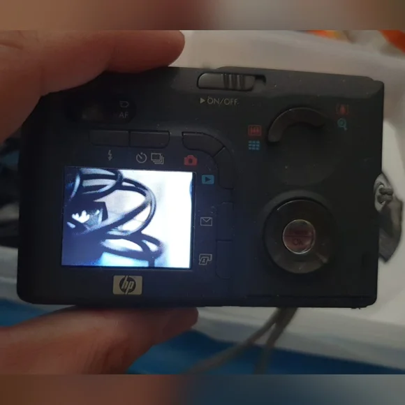 HP PhotoSmart R607 4.1MP Digital Camera (working) - Picture 4 of 6